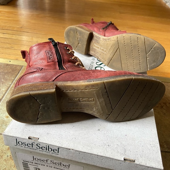 Leather ankle boot - Picture 3 of 5